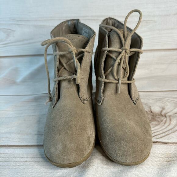 White Mountain Icon Gray Suede Ankle Bootie Size 9M - Picture 2 of 8